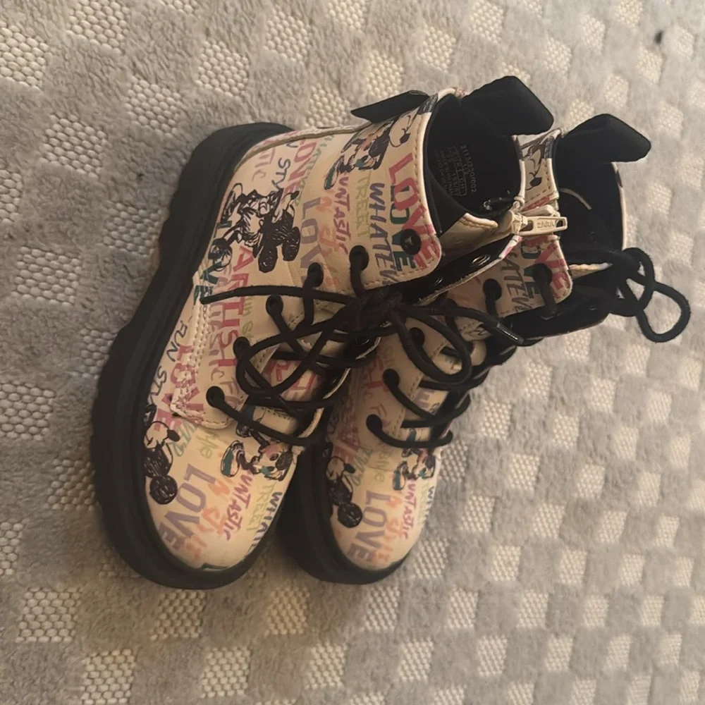 Zara Disney Mickey Mouse Girls Kids Boots EUC Zipper on Side Size 12